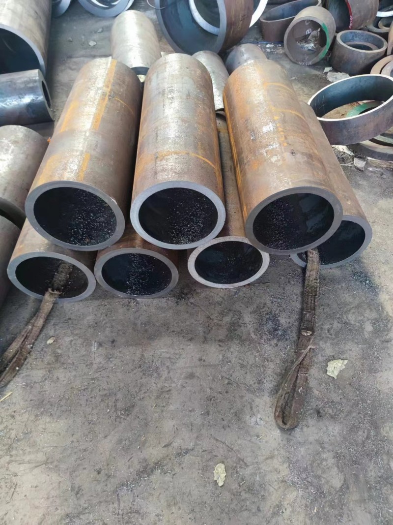 瑞安瑞安瑞安12Cr1MovG无缝钢管切割